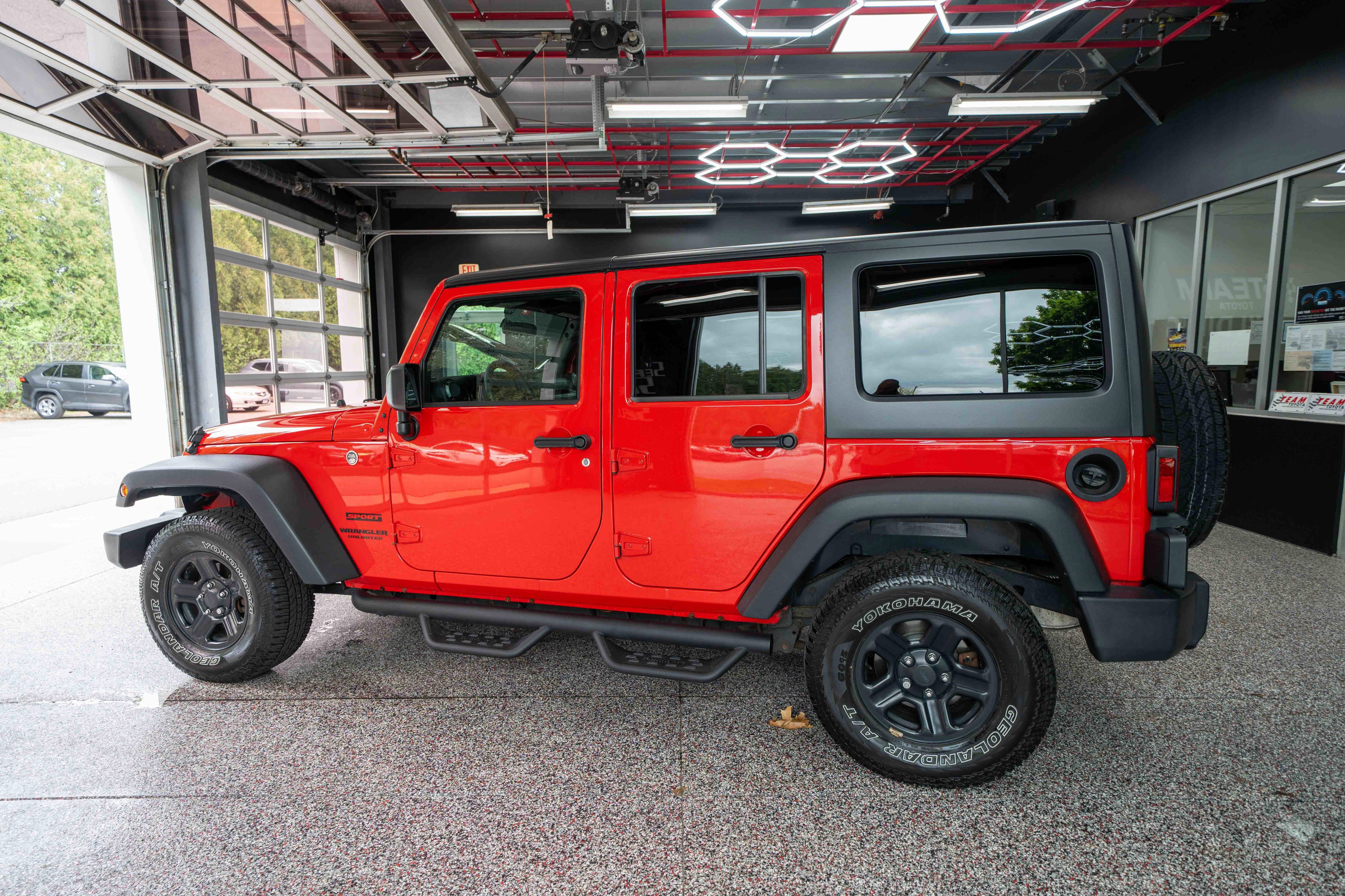 Used 2017 Jeep Wrangler Unlimited Sport AWD/4WD image 2