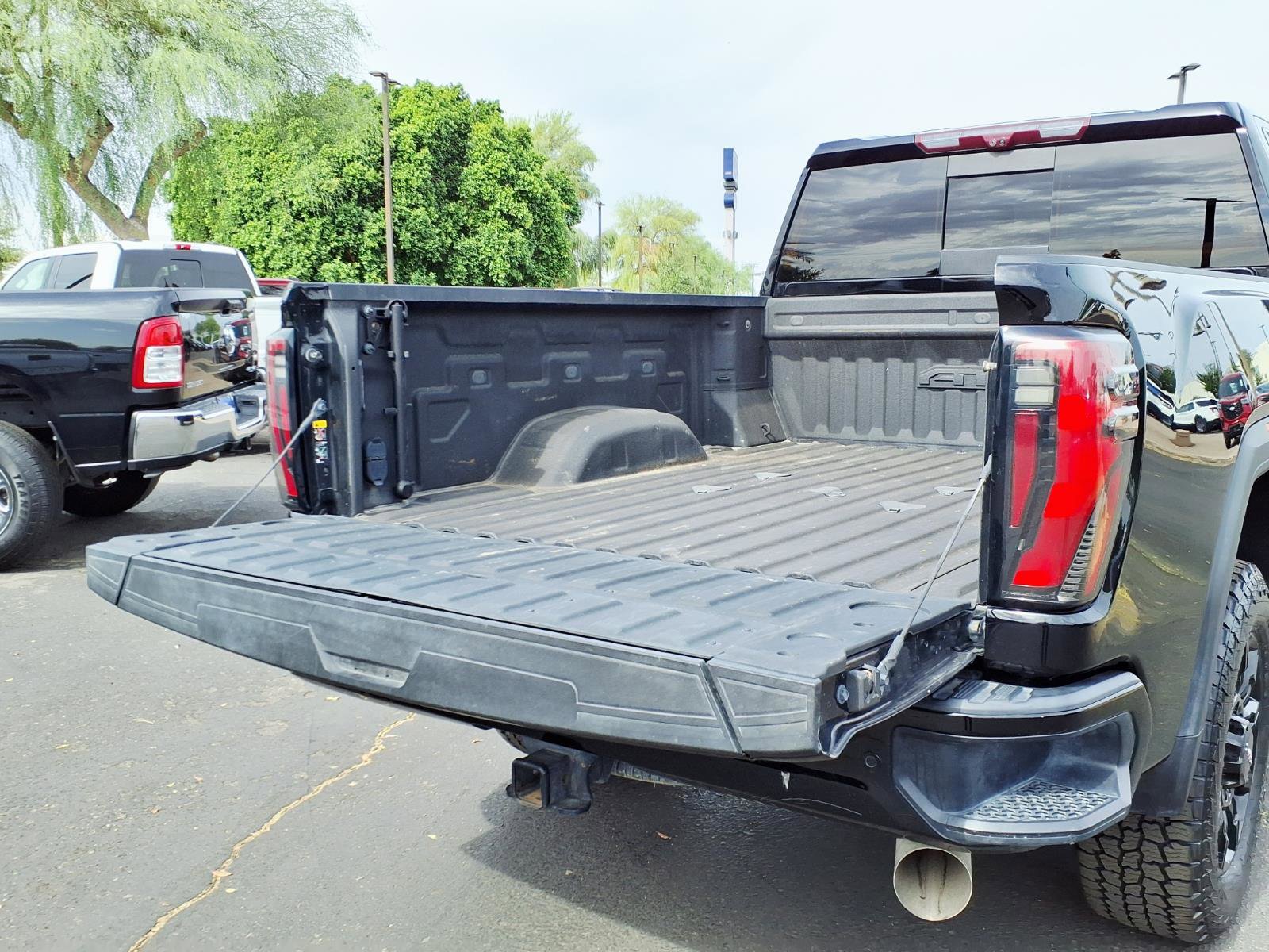 Used 2024 GMC Sierra 2500 AT4 w/ AT4 Premium Plus Package AWD/4WD image 16