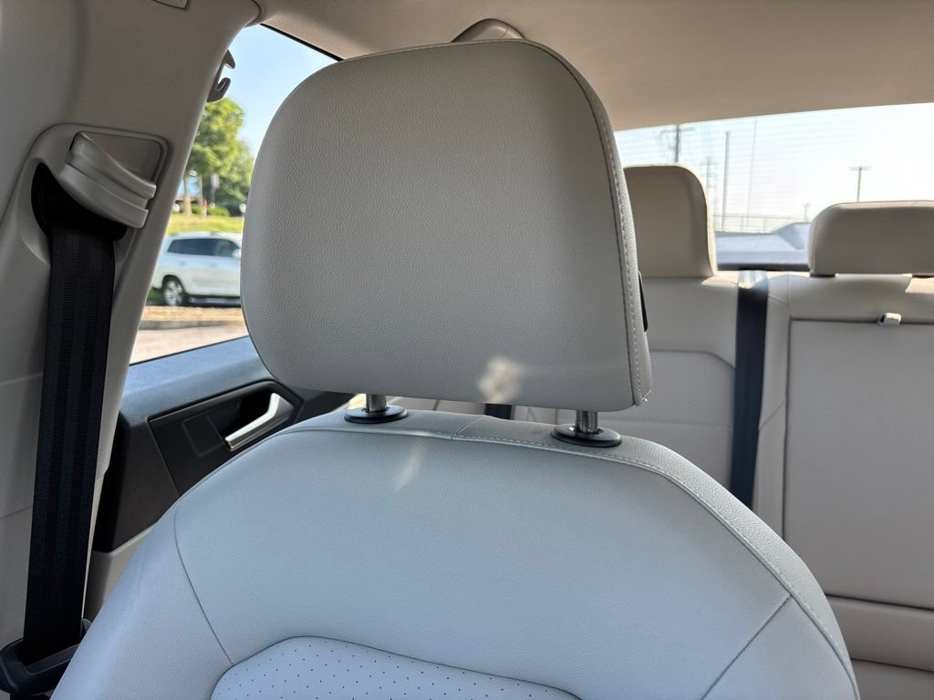 Used 2024 Volkswagen Jetta SE w/ Panoramic Sunroof Package FWD image 22