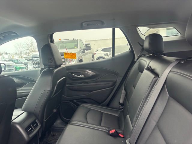 Used 2023 GMC Terrain SLT w/ Elevation Edition image 9