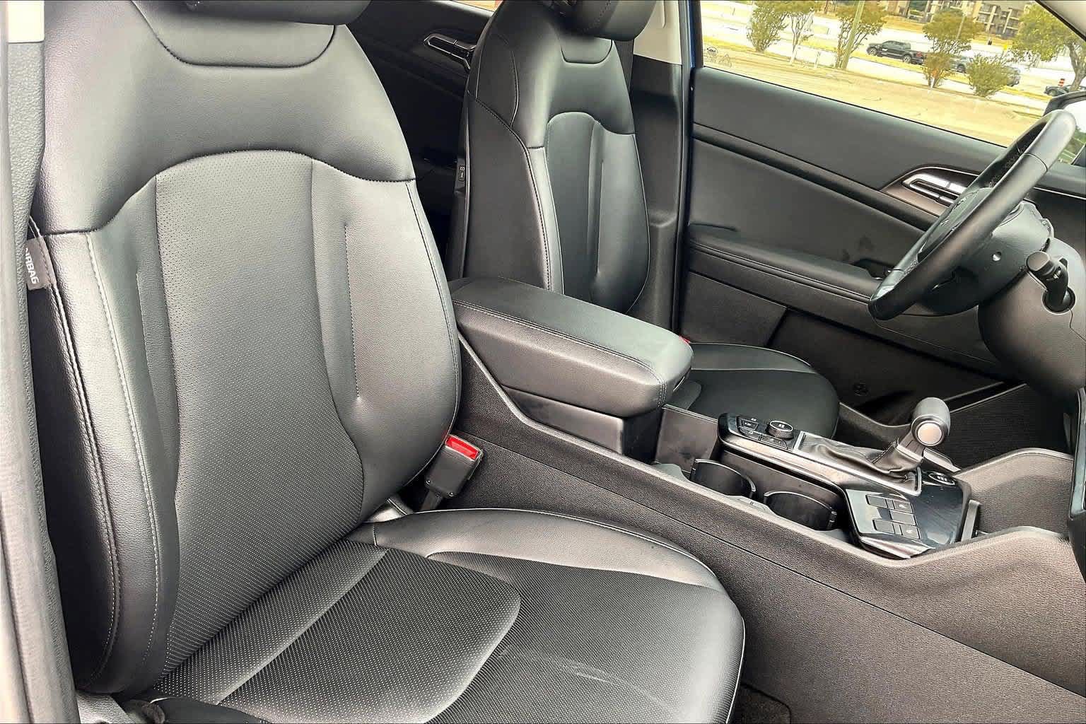 Certified 2025 Kia Sportage EX FWD image 11