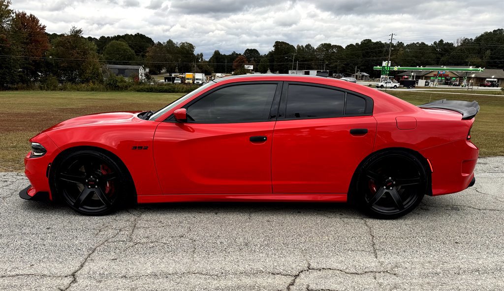 Used 2016 Dodge Charger SRT w/ Harman/Kardon Audio Group image 11