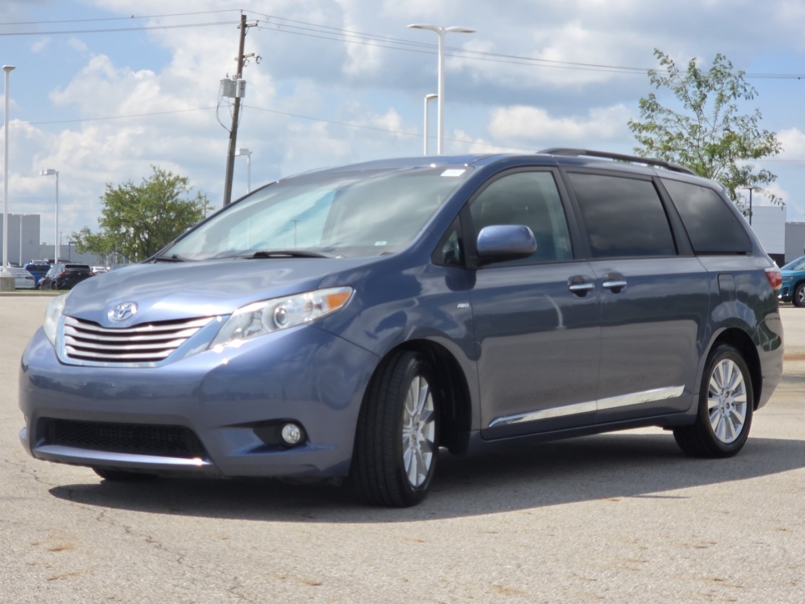Used 2017 Toyota Sienna XLE Premium AWD/4WD image 14