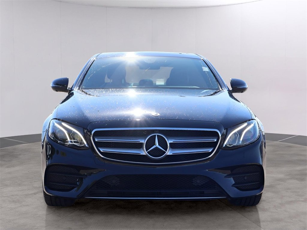 Used 2019 Mercedes-Benz E 300 4MATIC image 2