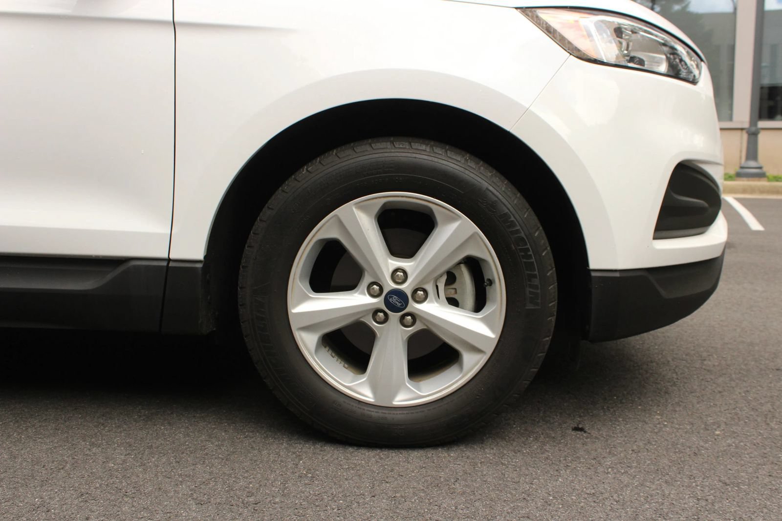 Used 2020 Ford Edge SE FWD image 4