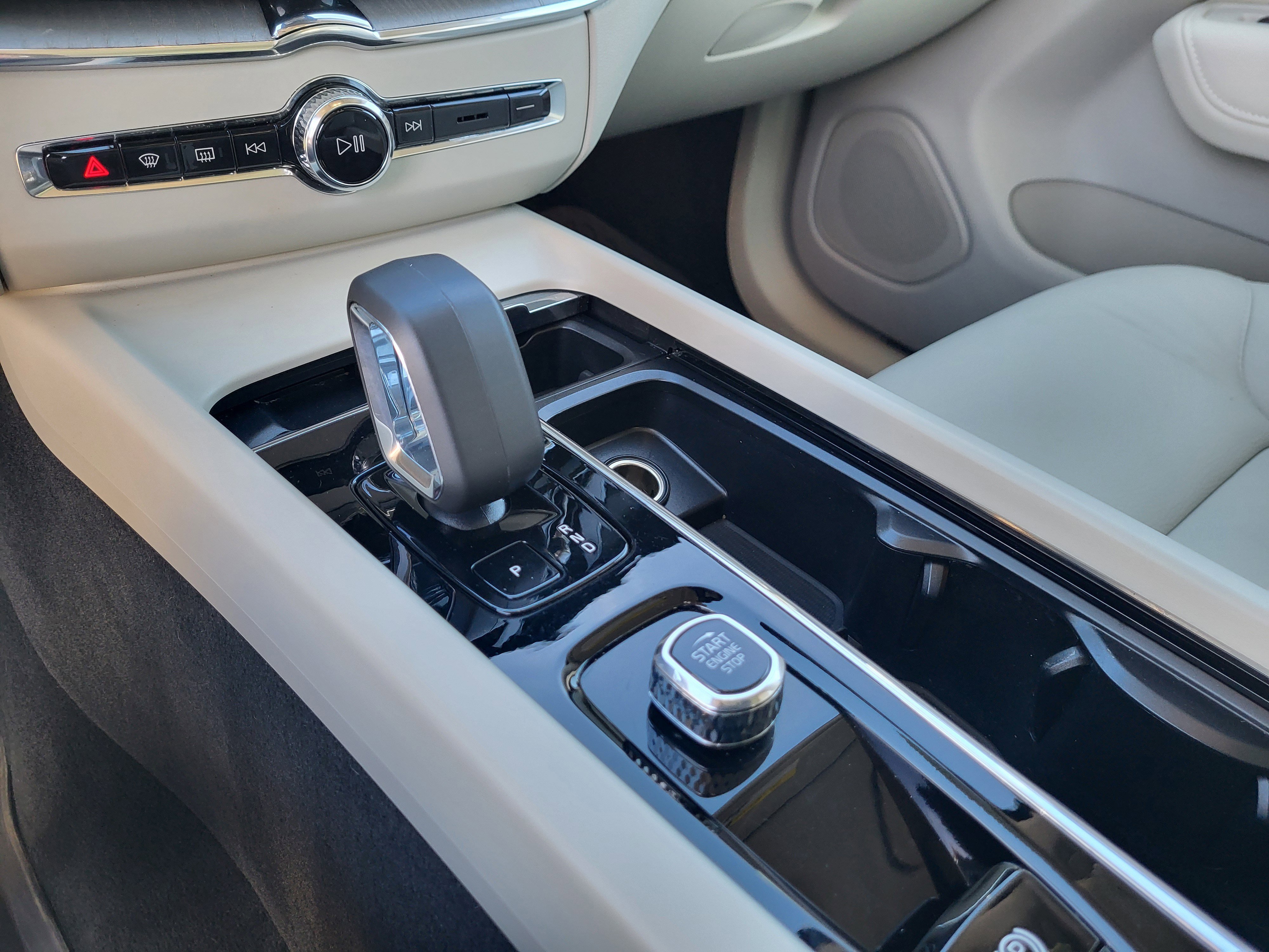 Certified 2024 Volvo XC60 T8 Plus w/ Protection Package Premier image 13