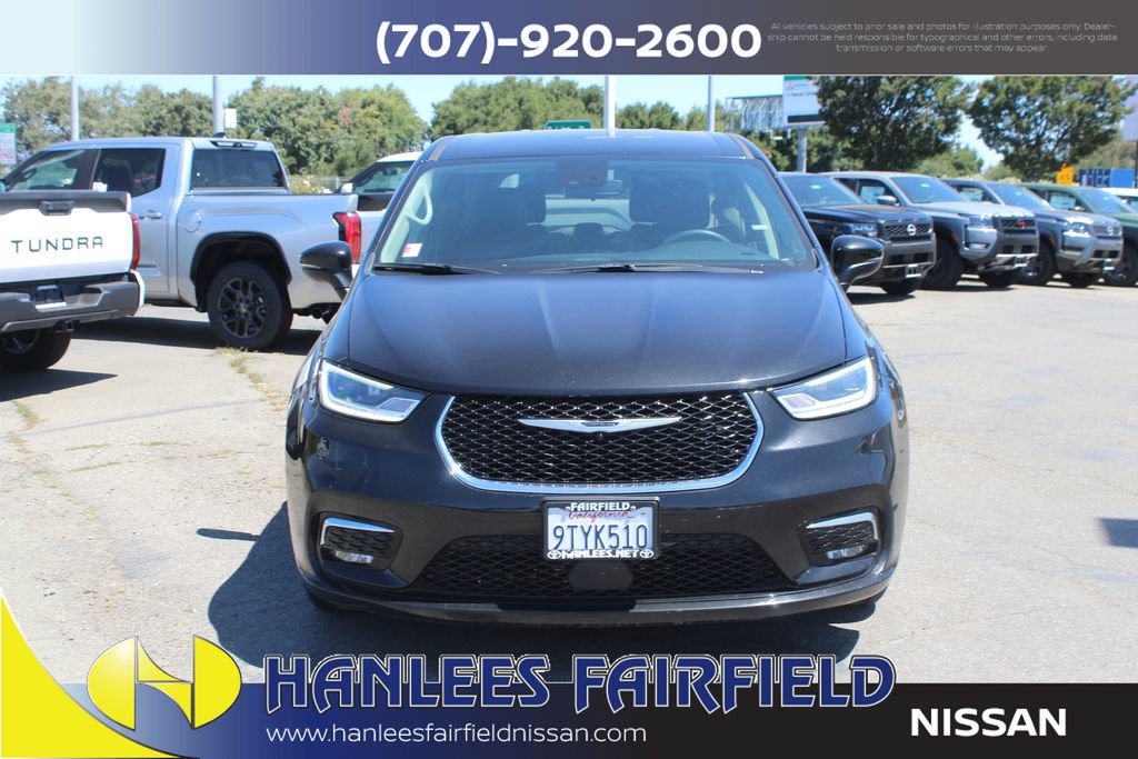 Used 2023 Chrysler Pacifica Touring-L FWD image 4