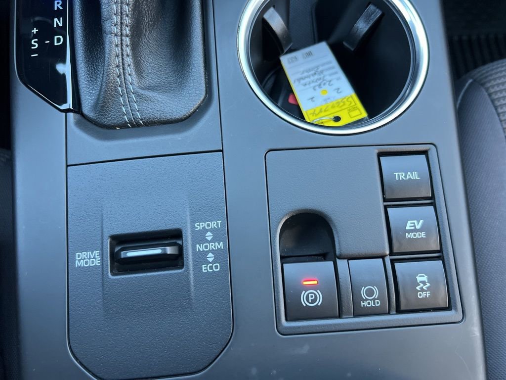 Used 2023 Toyota Highlander LE image 6