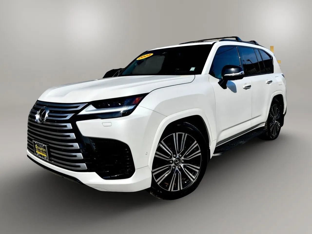 Used 2025 Lexus LX 700h Luxury AWD/4WD image 3
