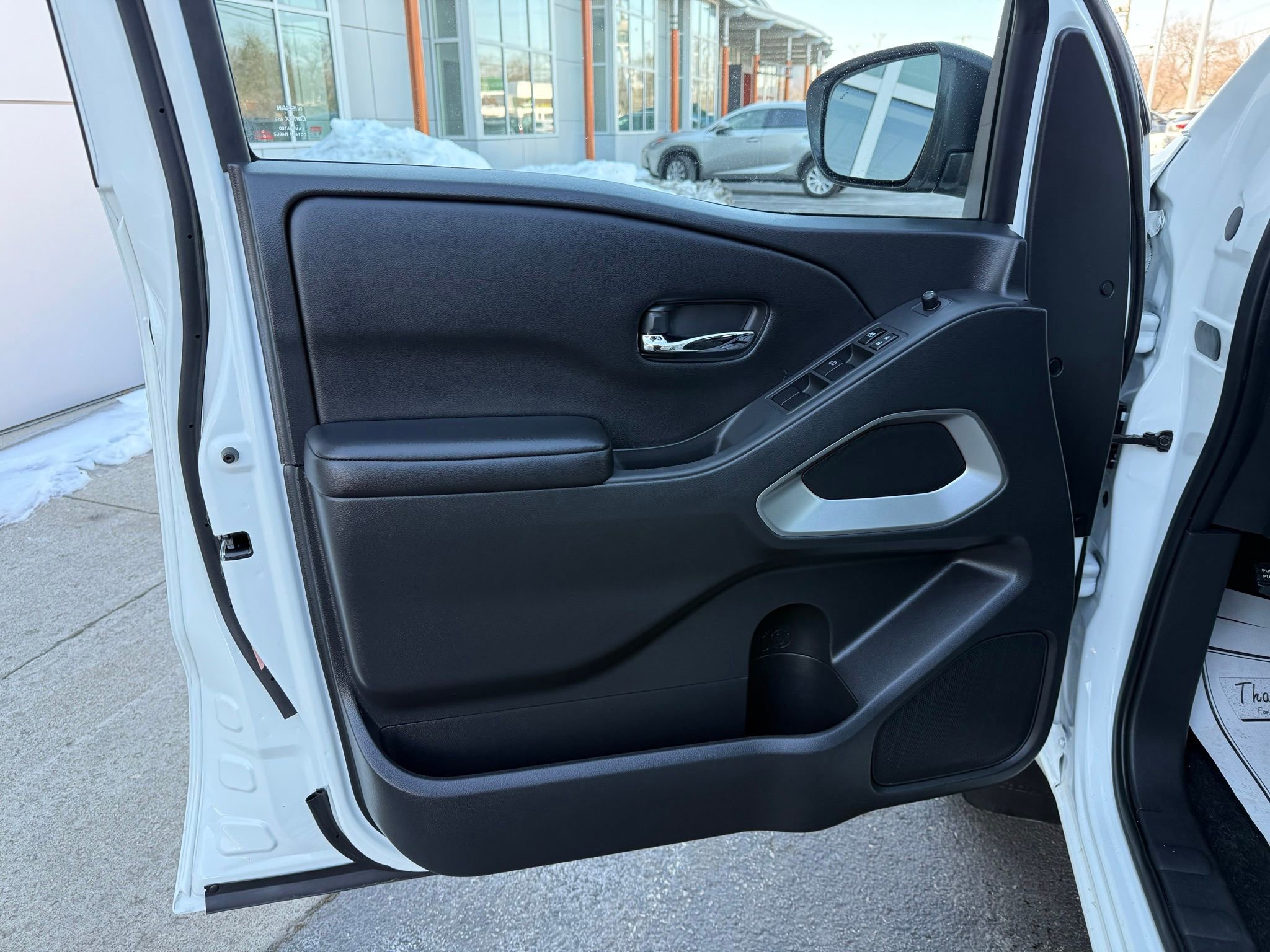 Used 2025 Nissan Frontier SV image 29