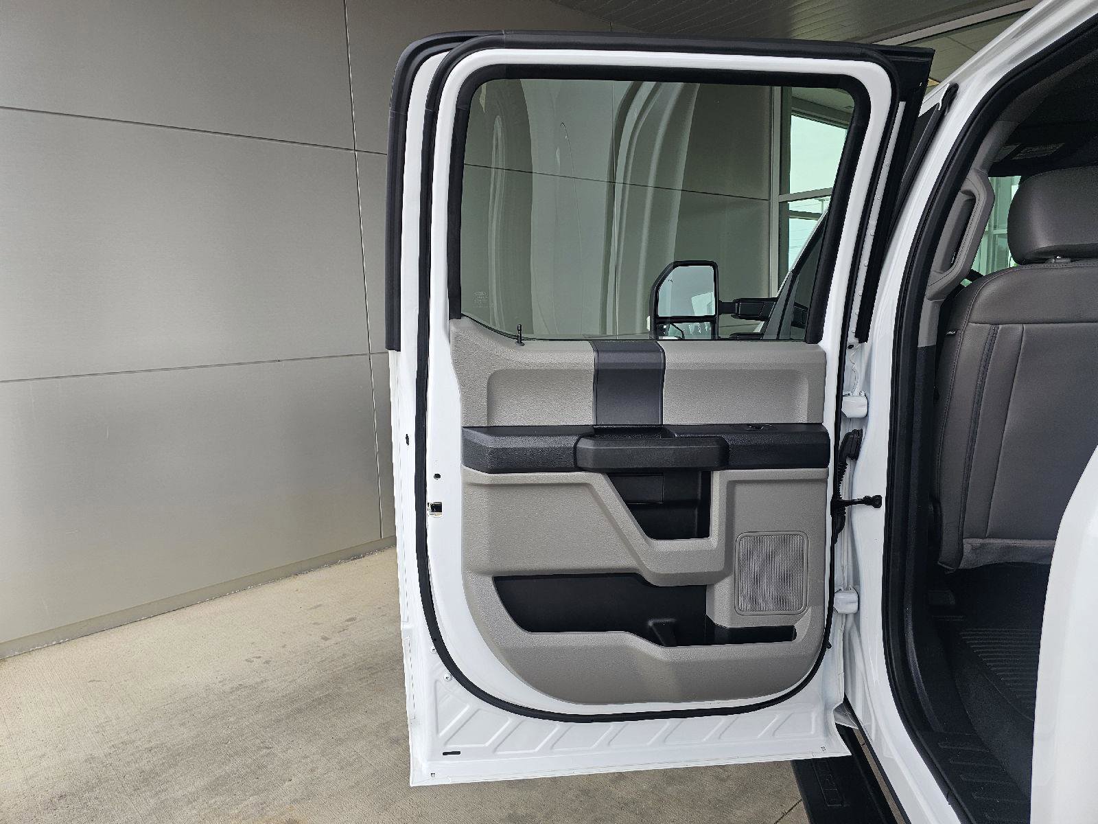 Used 2022 Ford F250 XL w/ STX Appearance Package AWD/4WD image 16