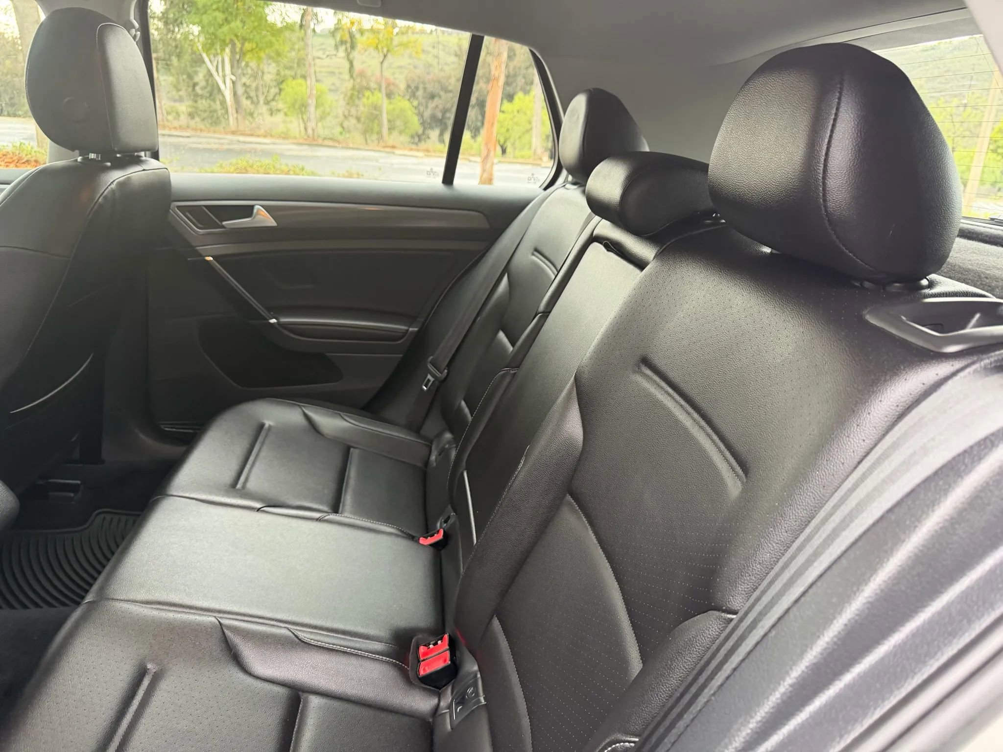 Used 2018 Volkswagen Golf SE image 16