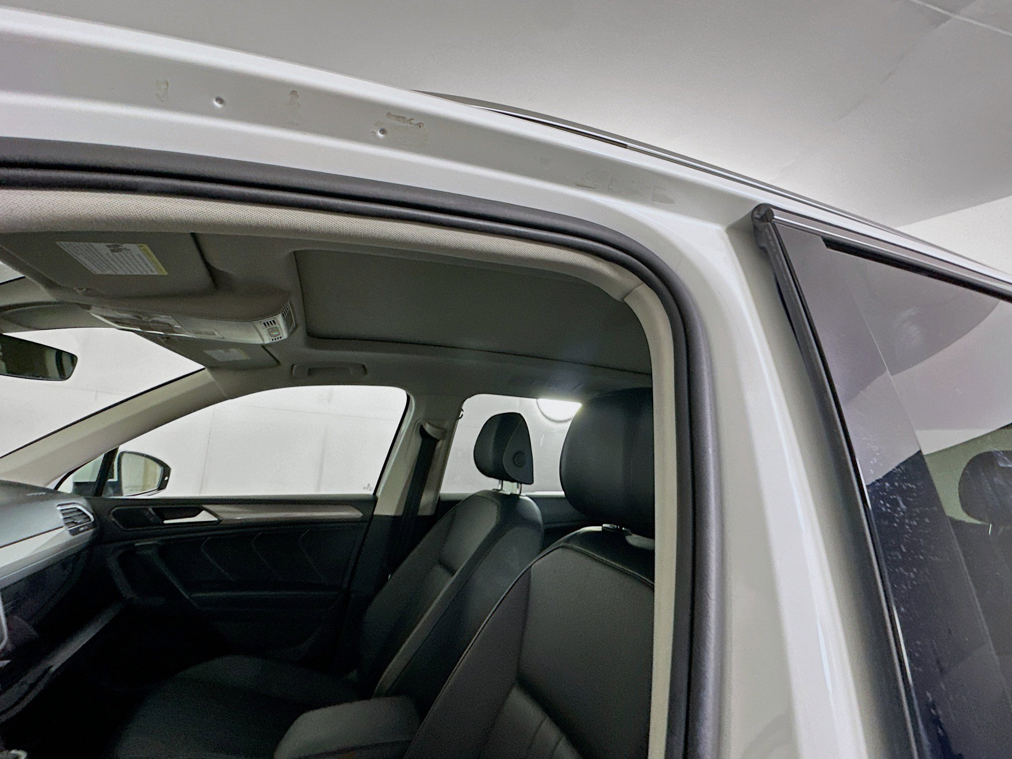 Used 2024 Volkswagen Tiguan SE image 25