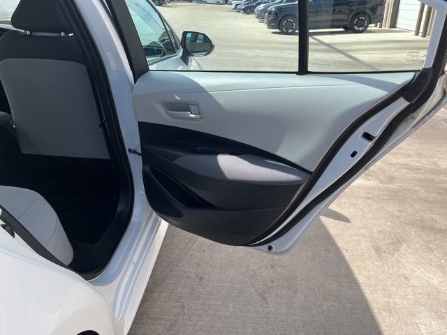 Used 2022 Toyota Corolla LE FWD image 16
