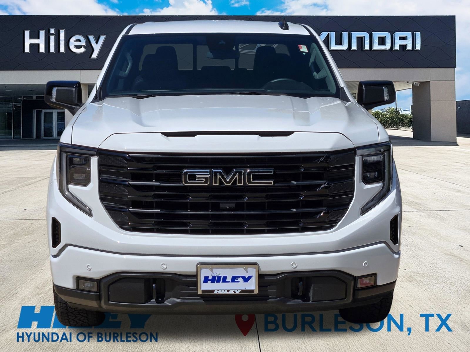 Used 2025 GMC Sierra 1500 Elevation w/ Elevation Premium Package AWD/4WD image 6