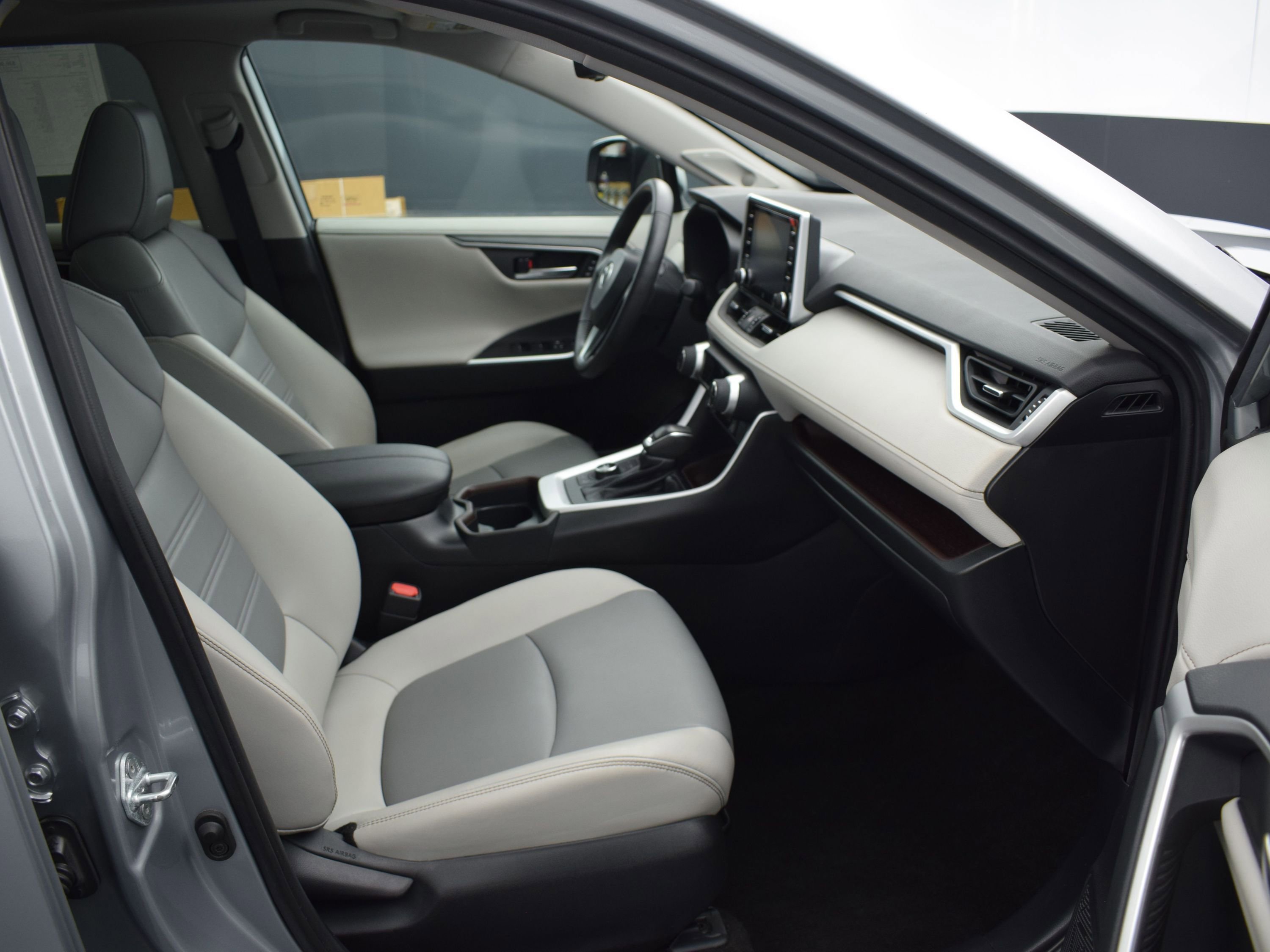 Used 2020 Toyota RAV4 Limited w/ Carpet Mat Package image 10