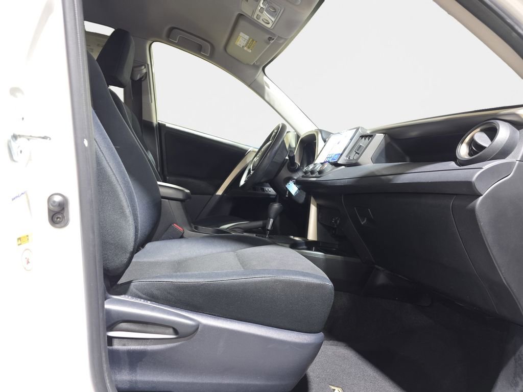 Used 2015 Toyota RAV4 LE AWD/4WD image 18