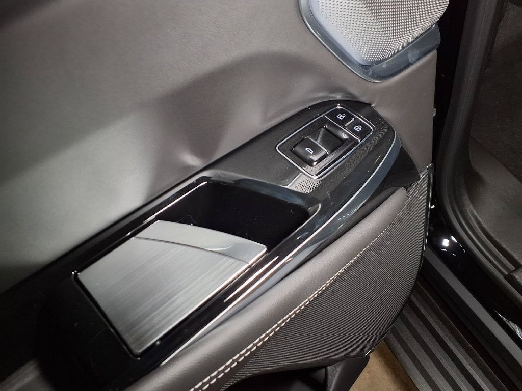 New 2027 Cadillac Escalade Platinum Sport w/ LPO, Floor Liner Package AWD/4WD image 10