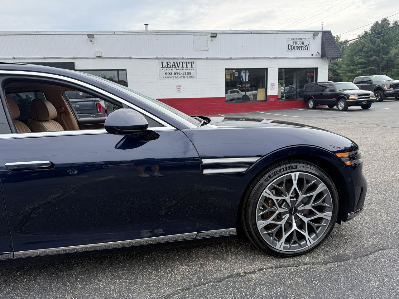 Used 2025 Genesis G90 3.5T AWD/4WD image 19