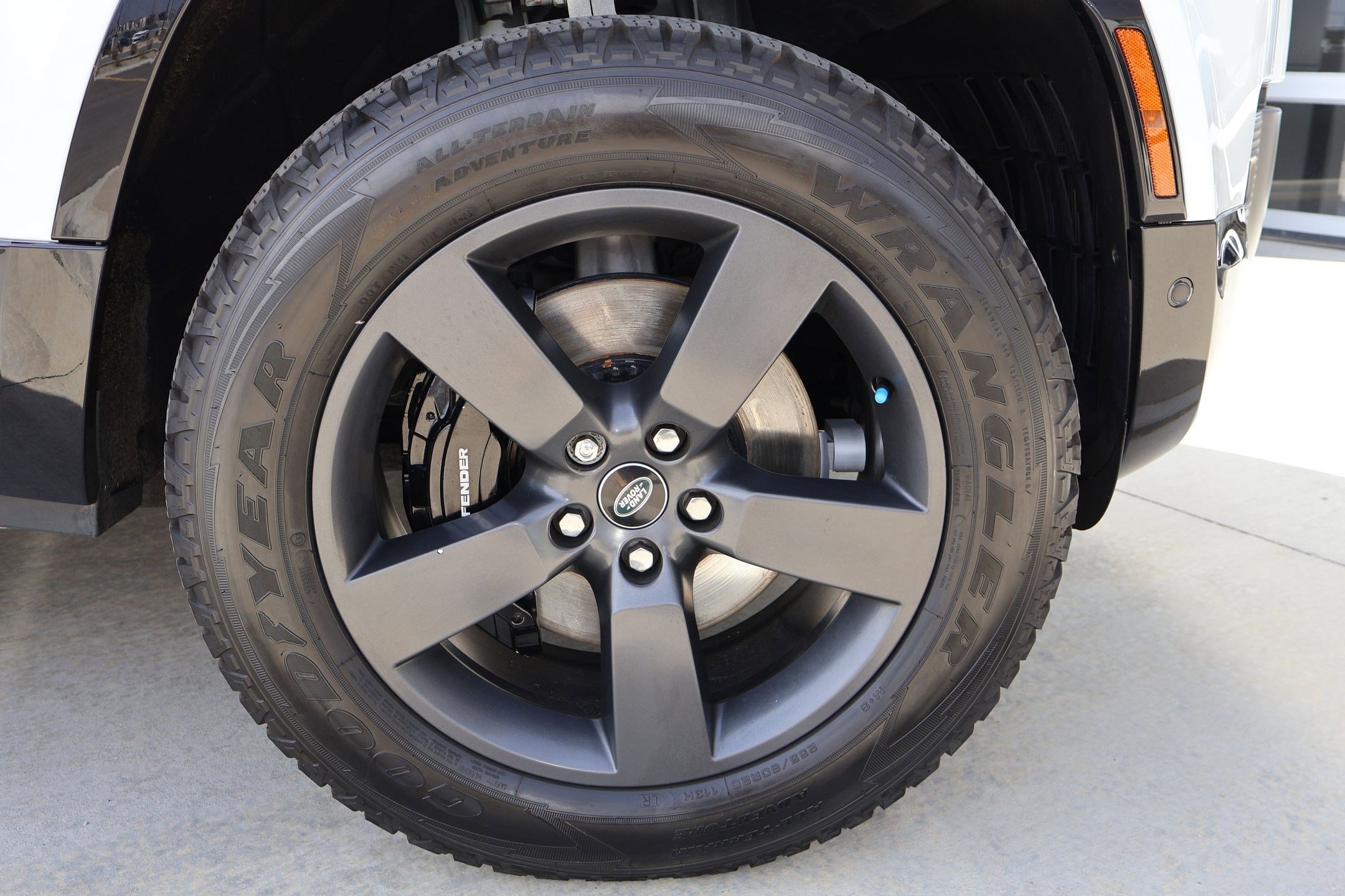 Certified 2023 Land Rover Defender 110 X-Dynamic SE image 31