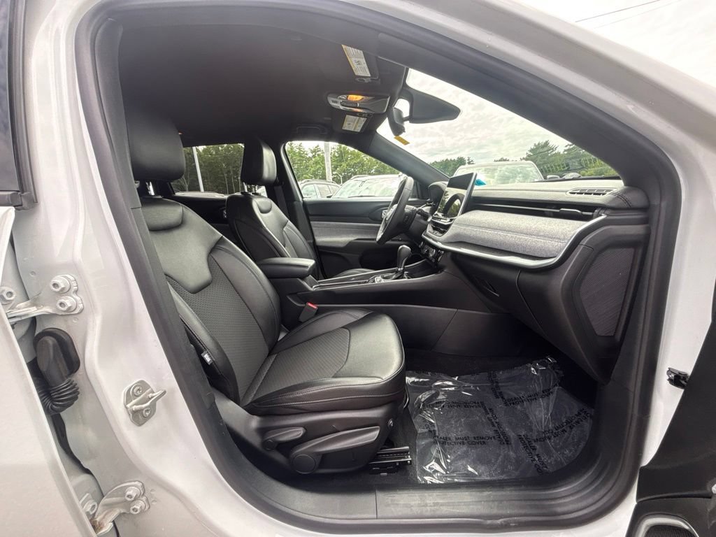 Certified 2024 Jeep Compass Latitude AWD/4WD image 25