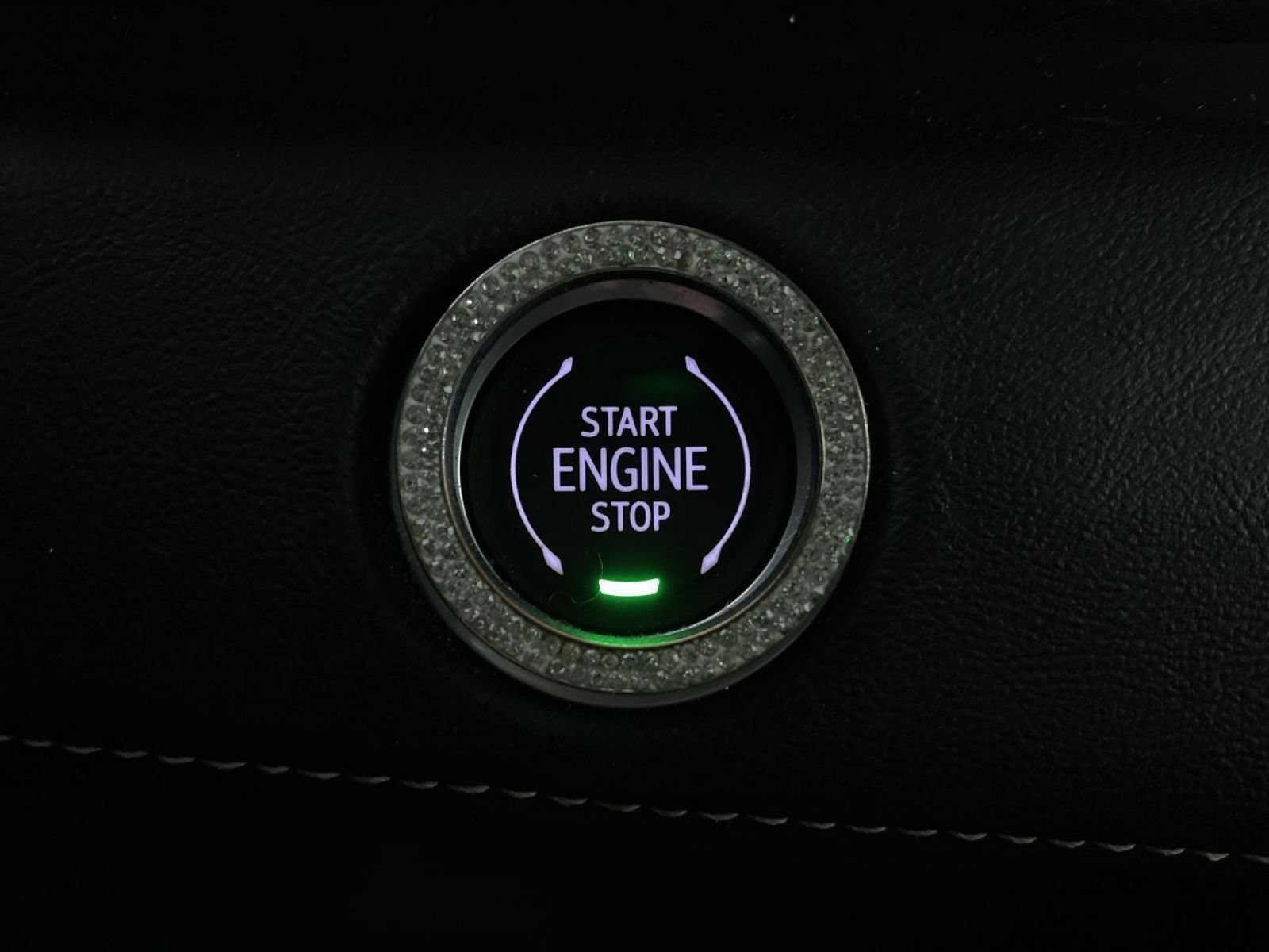 Certified 2021 Cadillac Escalade Premium Luxury AWD/4WD image 9