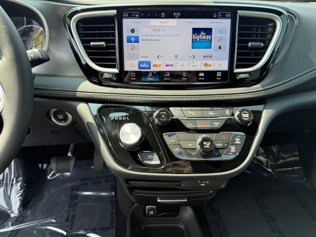 New 2026 Chrysler Pacifica Select image 22