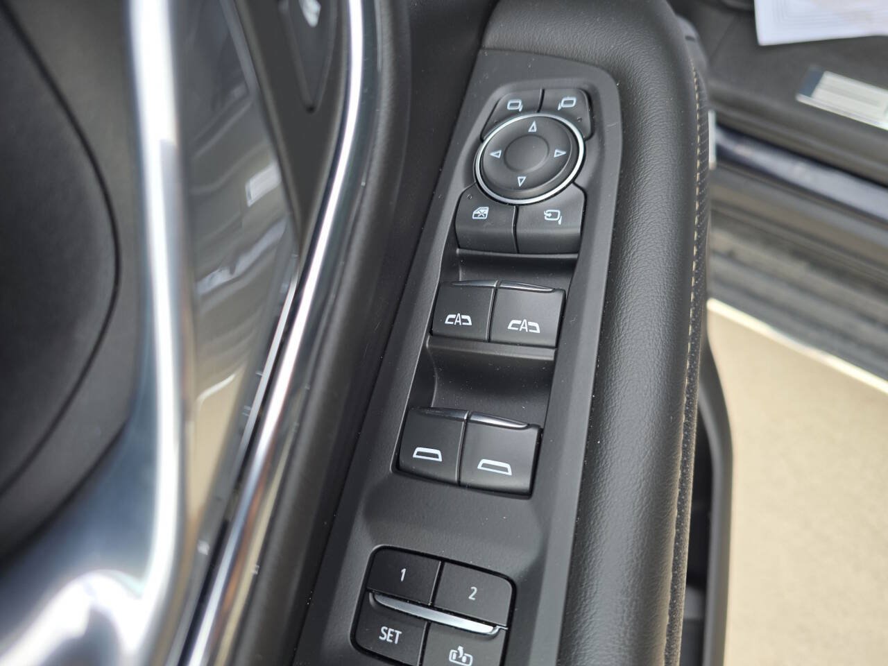 Used 2023 Chevrolet Tahoe Premier AWD/4WD image 36