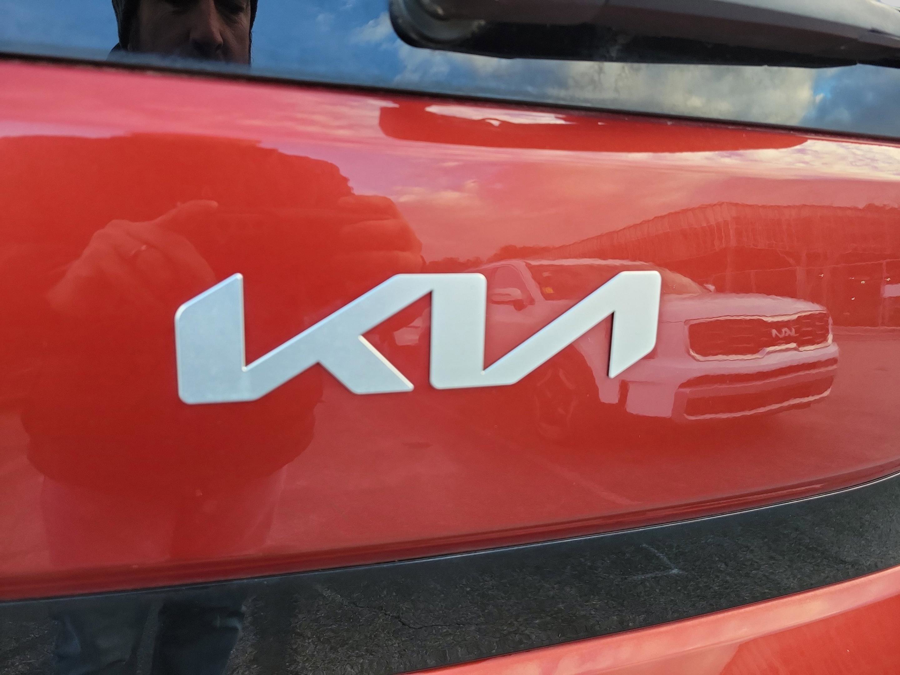 Used 2022 Kia Soul LX image 11