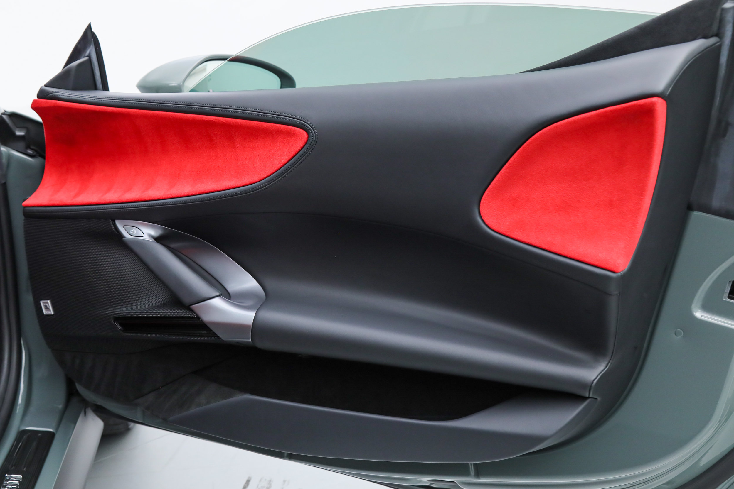 Certified 2025 Ferrari SF90 Spider AWD/4WD image 31