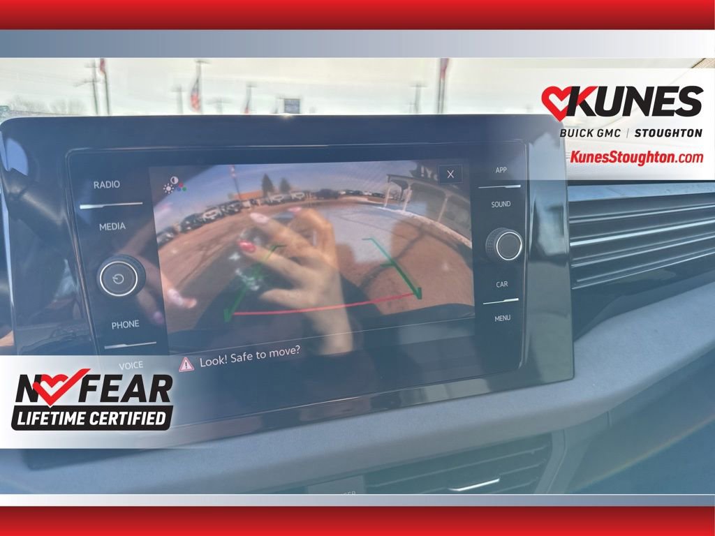 Used 2025 Volkswagen Jetta SE image 31