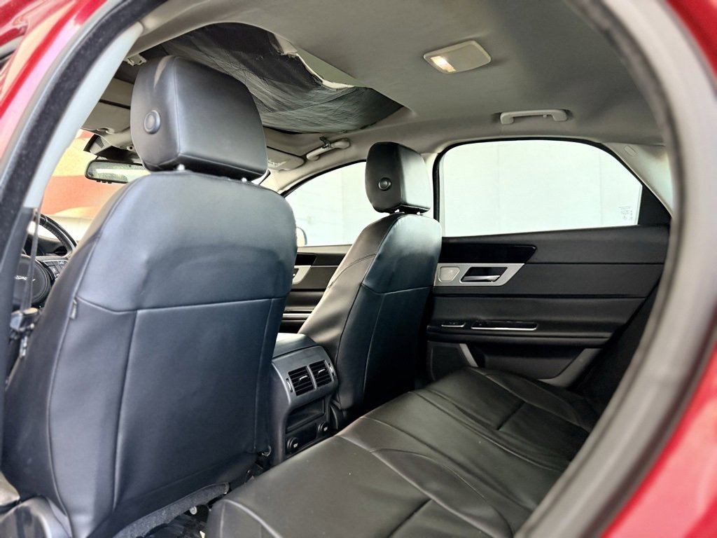 Used 2017 Jaguar XF Premium image 40