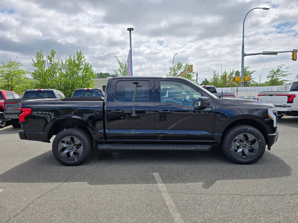 New 2025 Ford F150 Lightning Flash AWD/4WD image 7