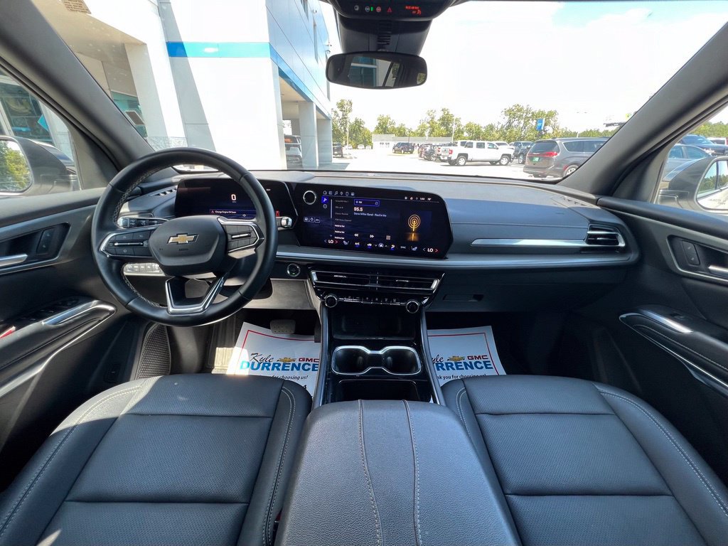 Used 2025 Chevrolet Traverse LT AWD/4WD image 2