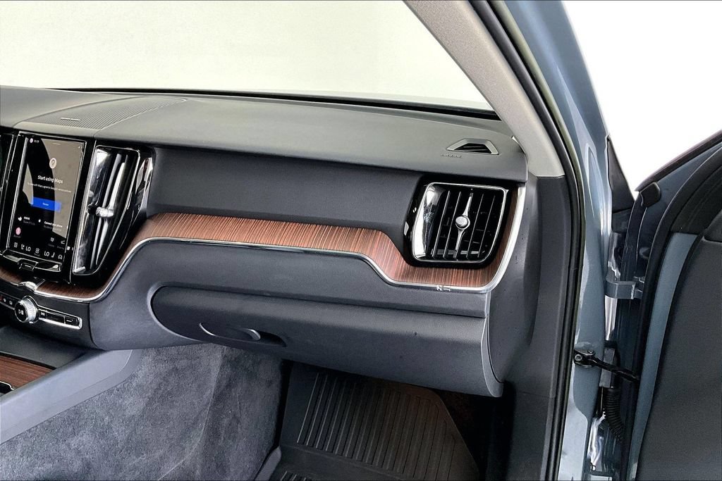 Certified 2023 Volvo XC60 B5 Plus AWD/4WD image 20