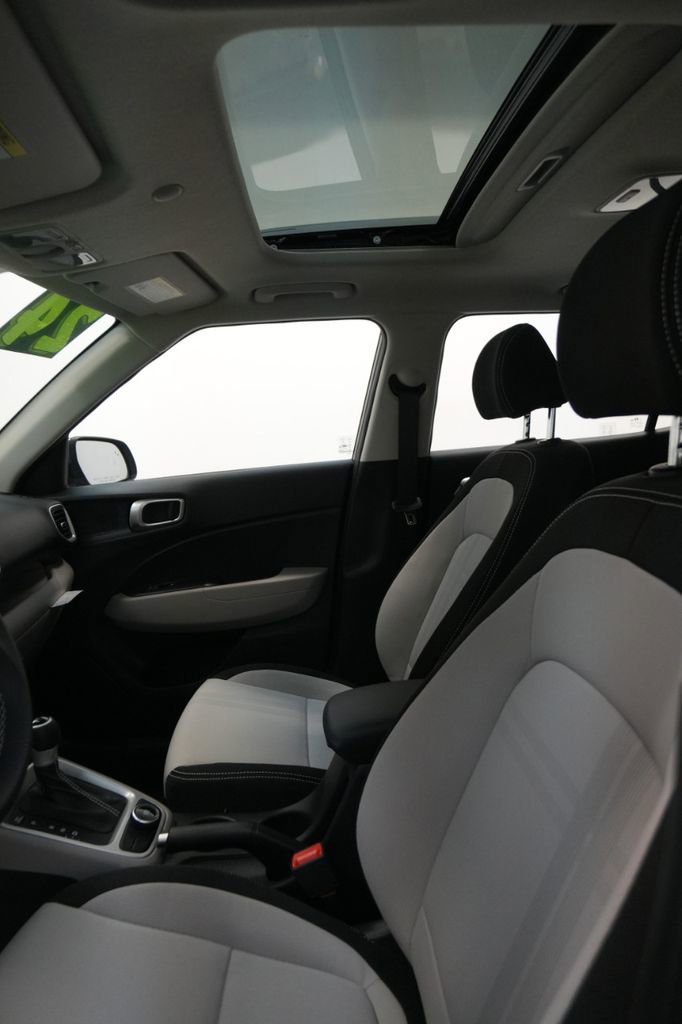 New 2024 Hyundai Venue SEL image 26
