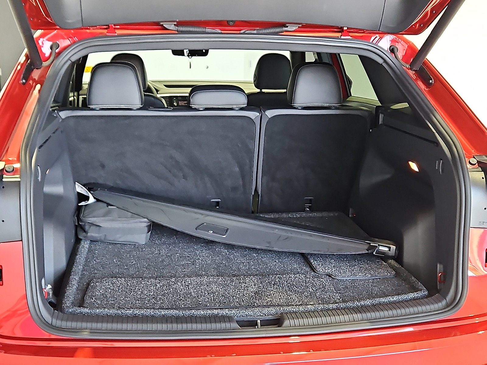 Certified 2022 Volkswagen Atlas Cross Sport SEL R-Line w/ Cross Sport MDO Package AWD/4WD image 8