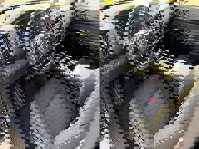 Used 2023 Nissan Pathfinder S image 12