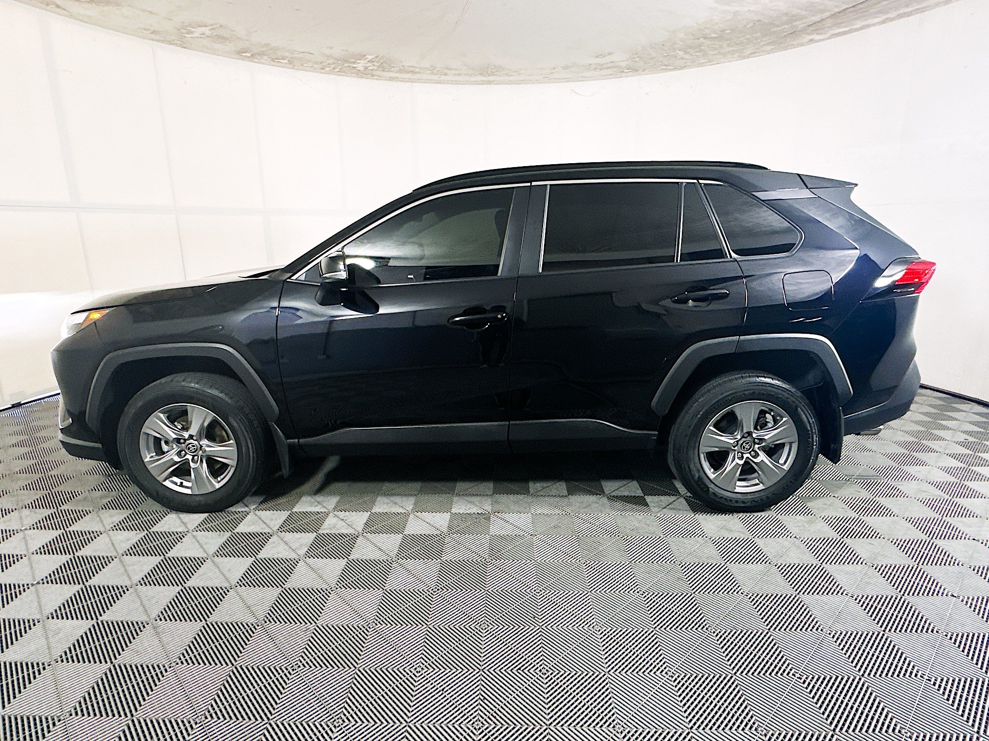 Used 2024 Toyota RAV4 XLE FWD image 6