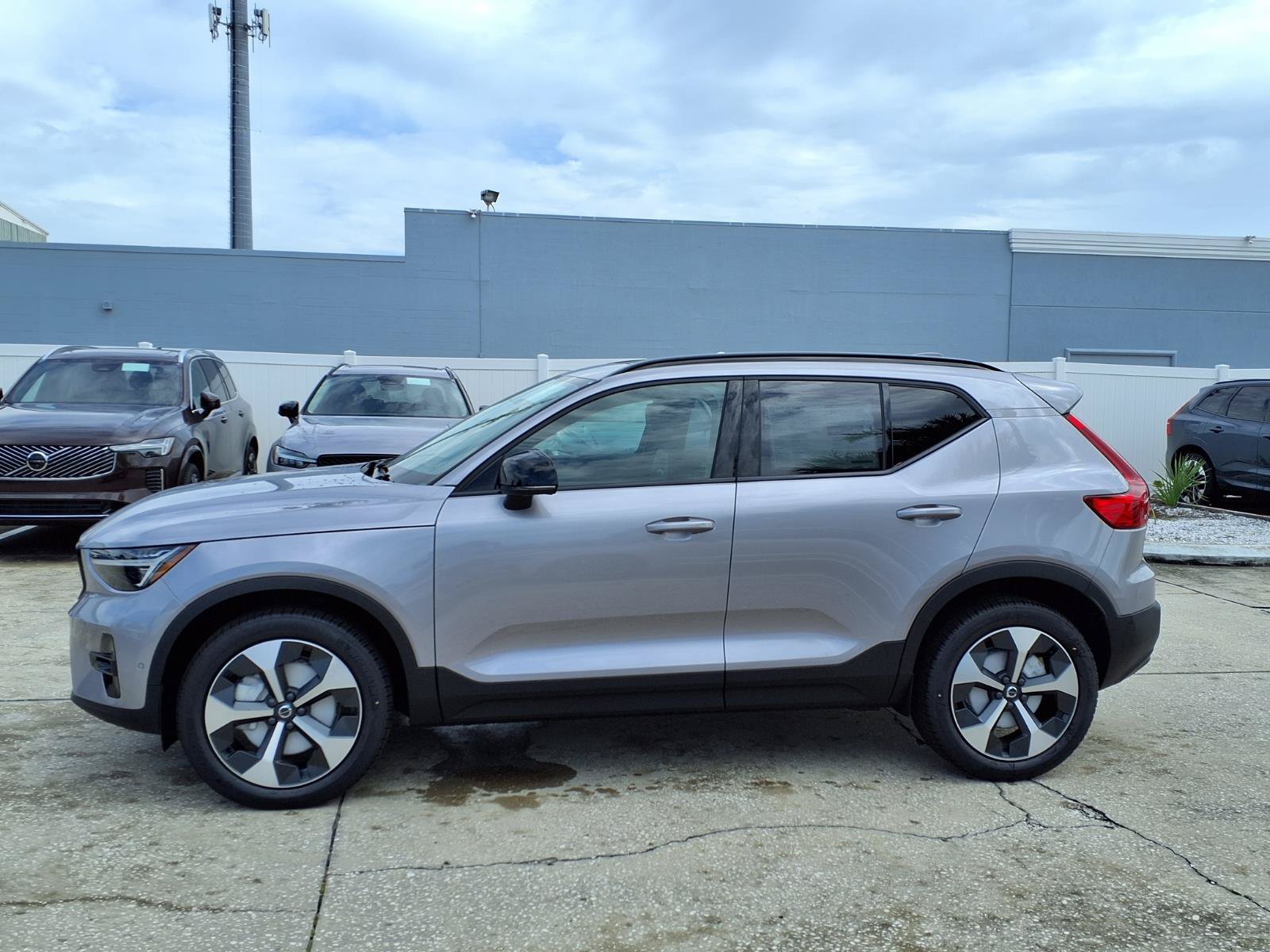New 2026 Volvo XC40 B5 Plus w/ Protection Package Premier AWD/4WD image 4