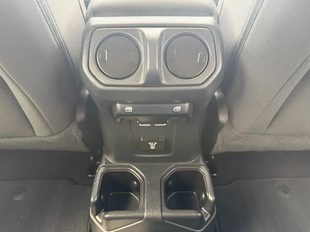 Used 2023 Jeep Wrangler Unlimited Sahara AWD/4WD image 31