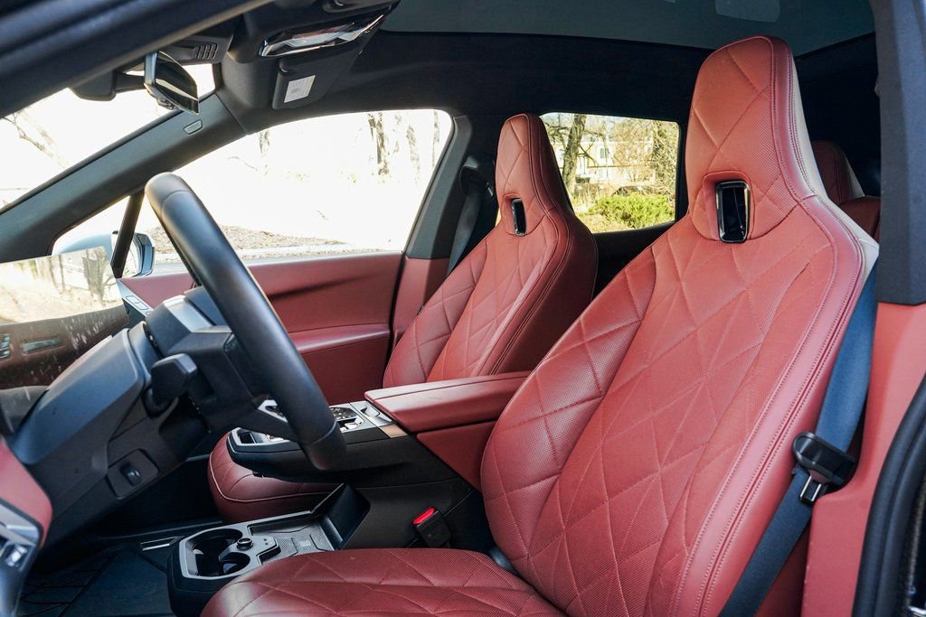 Used 2025 BMW iX xDrive50 w/ Premium Package image 15