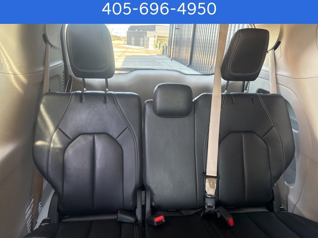 Used 2022 Chrysler Pacifica Touring-L image 55