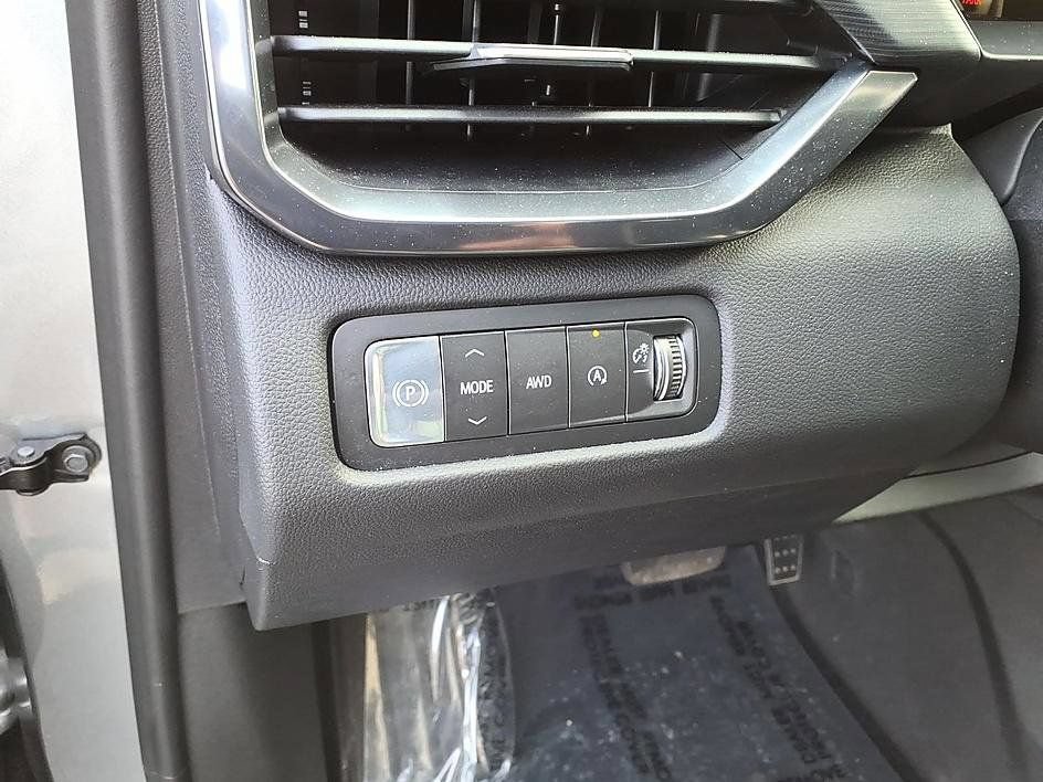 Used 2026 GMC Acadia AT4 w/ Luxury Package AWD/4WD image 13