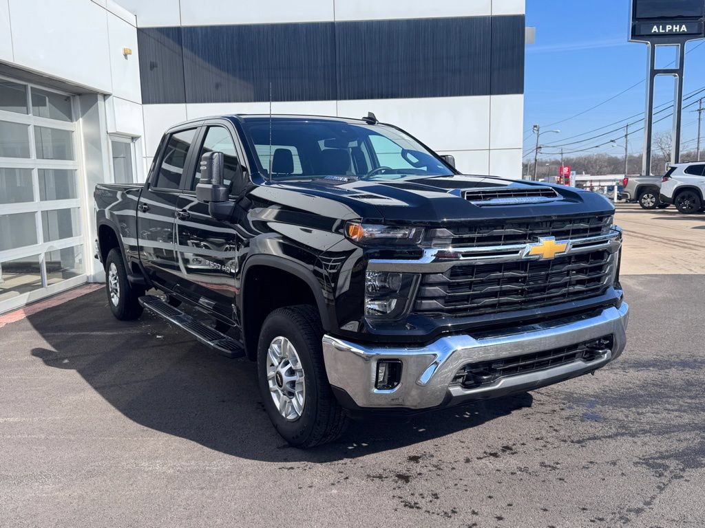Used 2025 Chevrolet Silverado 2500 LT w/ Convenience Package AWD/4WD image 7