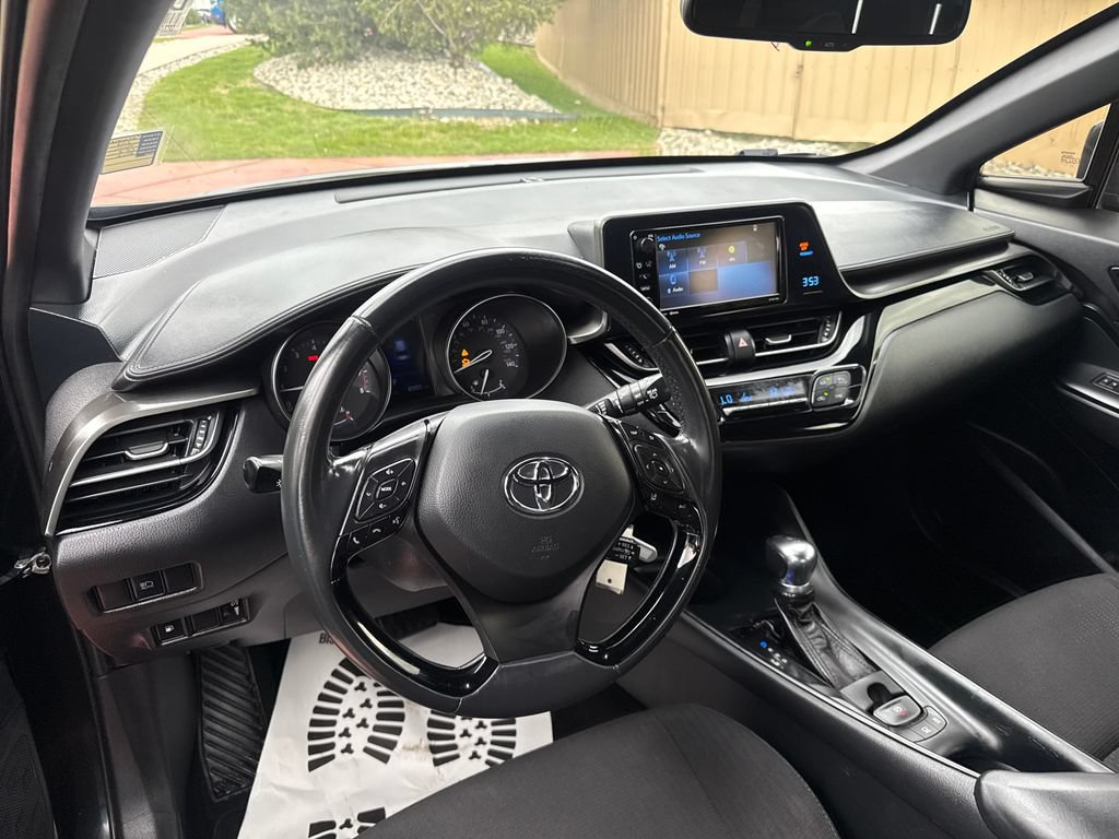 Used 2018 Toyota C-HR XLE FWD image 14