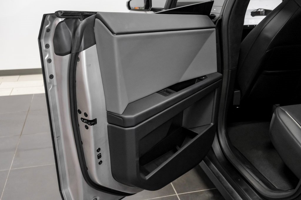 Used 2025 Tesla Cybertruck AWD Crew Cab image 46