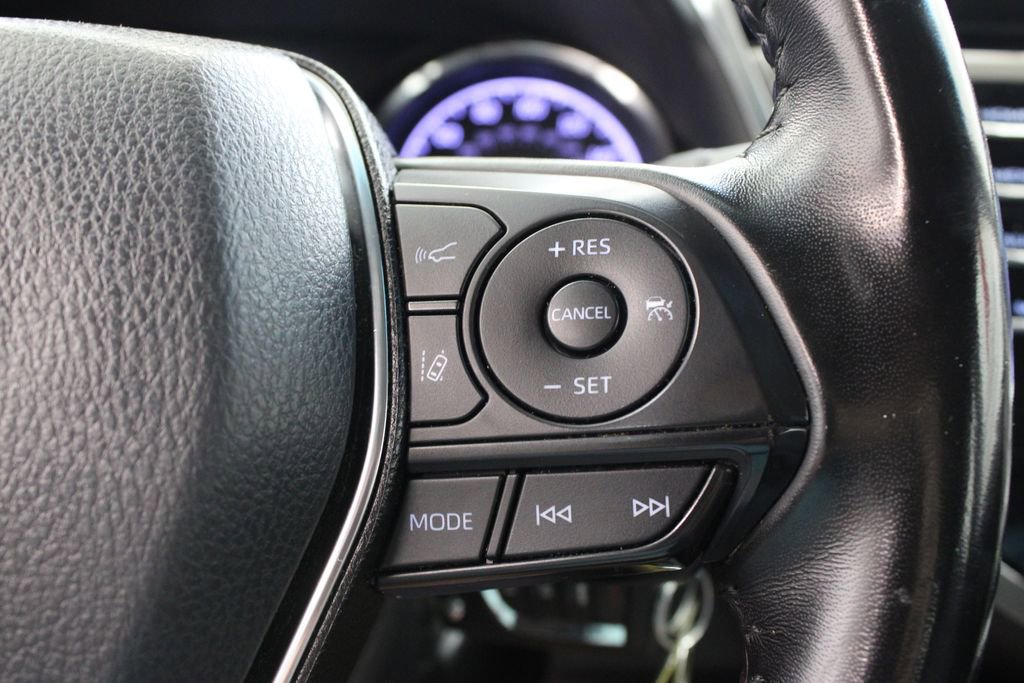 Used 2020 Toyota Camry SE FWD image 25