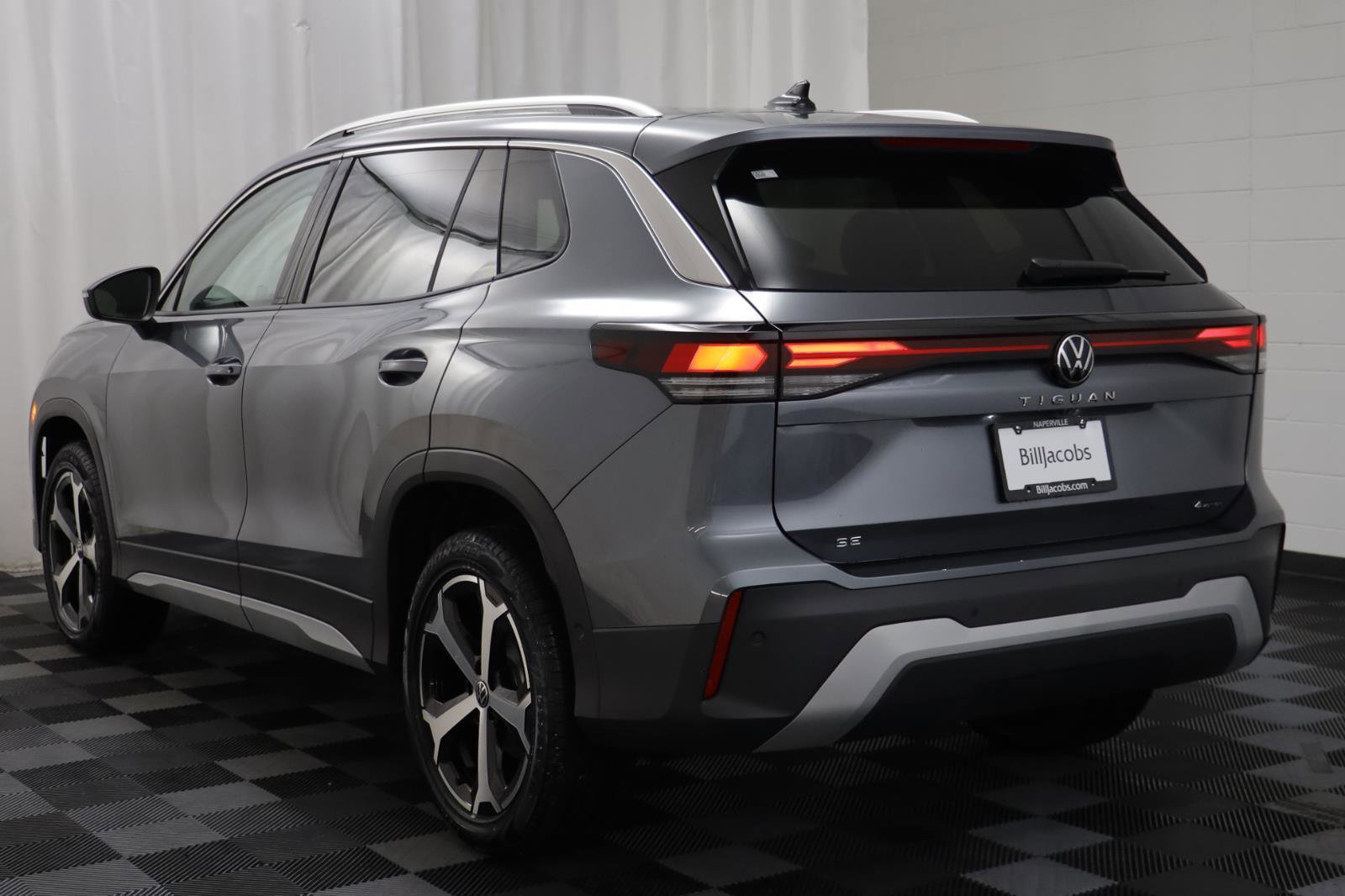 New 2026 Volkswagen Tiguan SE w/ Panoramic Sunroof Package image 14