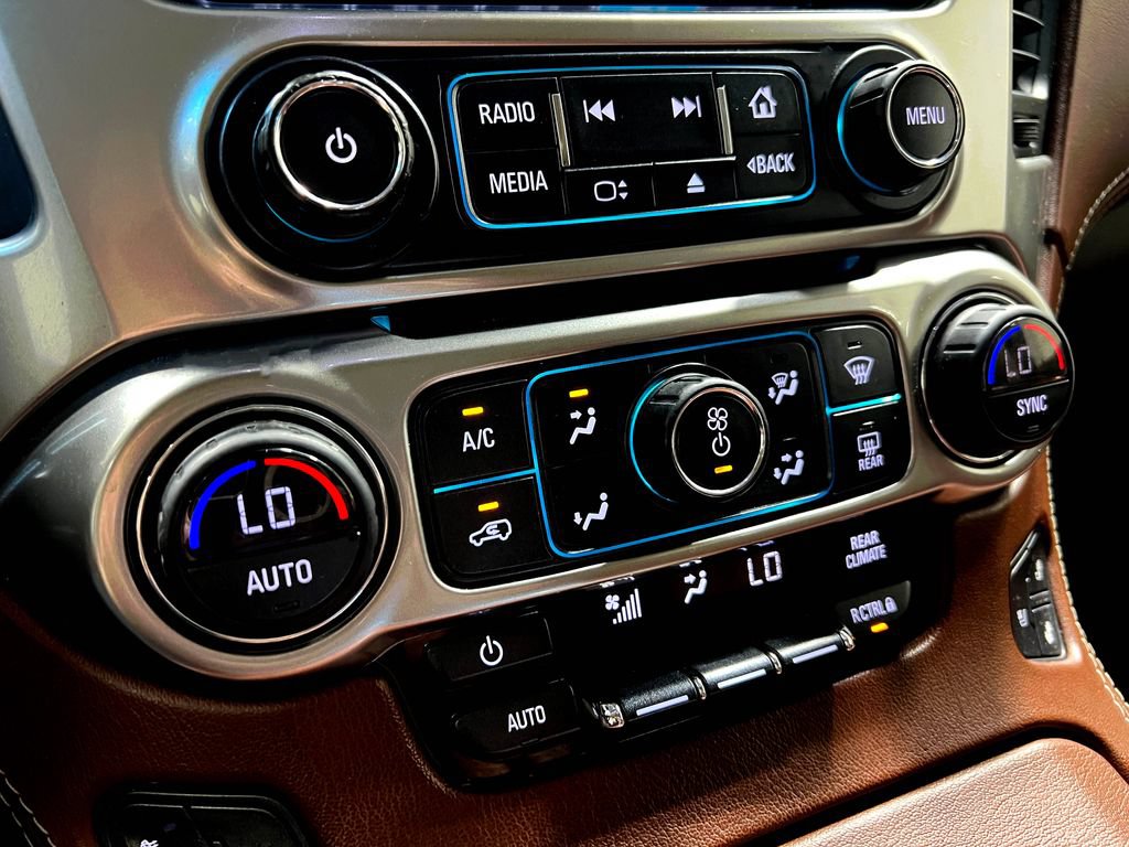 Used 2018 Chevrolet Suburban Premier AWD/4WD image 29